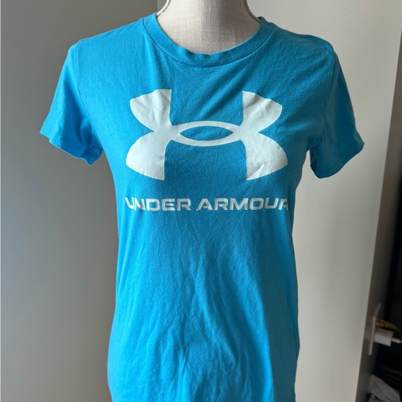 Under Armour Tops - Under Armour women’s size xtra small short sleeve tee shirt